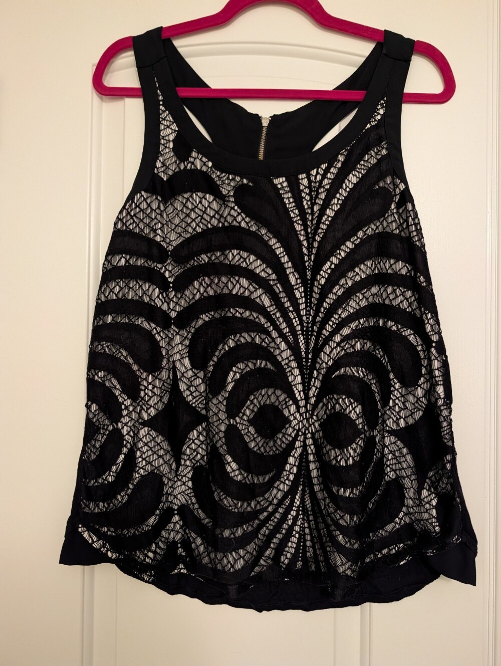 Express lace Tank Top In black And White  with a geometric pattern Size Large